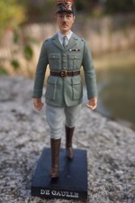 RE0167 FIGURINE STATUETTE
