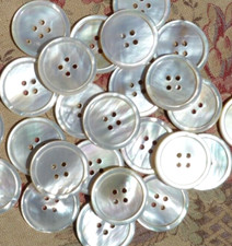 ANCIEN GROS BOUTON en NACRE