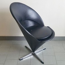 FAUTEUIL VINTAGE CONE CHAIR K1 DE VERNER PANTON 1950 SIMILI-CUIR NOIR & ACIER