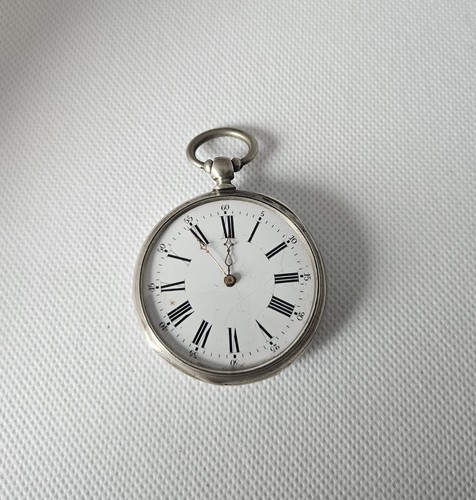 Très ancienne montre - très, à