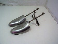 Paire d'embauchoirs anciens en alumium