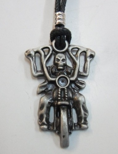 Tete mort pendentif - tete,