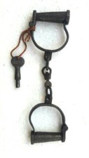 Menottes de style ancien, menottes faites main en fer fin avec...