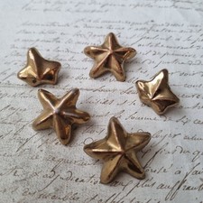 5 Boutons Etoiles en Céramique Émaillée Dorée Signés AC 1950
