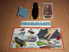 FF557 B Skateboard Noir (Avec 1 Autocollant) + bpz Kinder Merendero Joy Italie