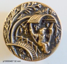 Bouton Ancien   DecorJaponisant Personnage   Balancelle ? Parachute ? :   32 mm