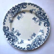 Assiette plate en porcelaine terre de fer, LG Clairefontaine, modèle Violette