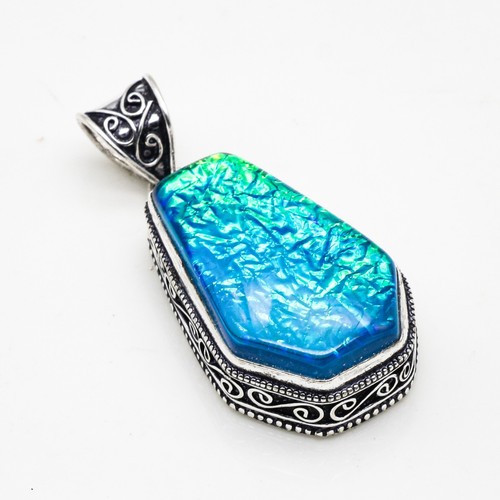 Pendentif bijou fait main - , en