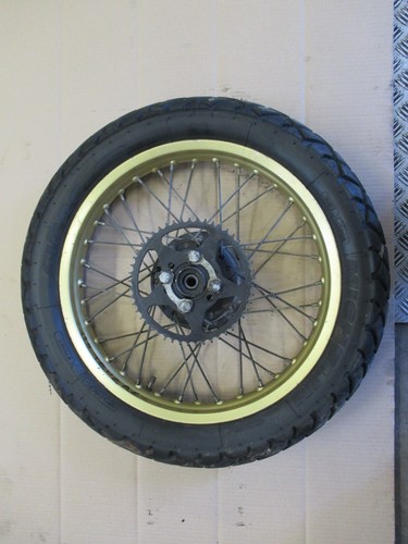 Roue arrière avec pneu