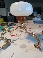 rare et ancienne lampe tripode bronze globe opaline blanche