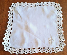 Mouchoir ancien en fil bordé "LOUISE" entourage en broderie Richelieu -29x29 cm