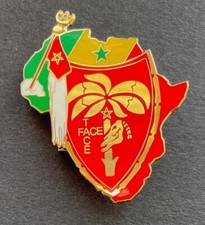 1° Régiment de SPAHIS -  2° Escadron - Sénégal - Tace Face - dos lisse - 2 pin's