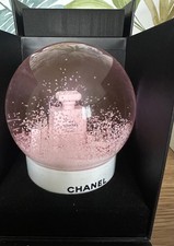 boule à neige Chanel , vendue