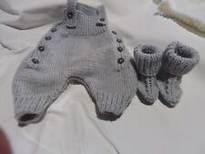 SALOPETTE ET CHAUSSONS  TAILLE NAISSANCE  NEUF FAIT MAIN    solde