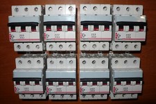 DISJONCTEUR TRIPHASE LEGRAND