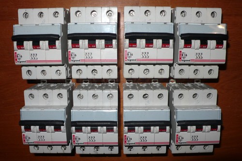 Disjoncteur triphase legrand - disjoncteur,