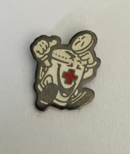 Pin la croix rouge - 04, - 