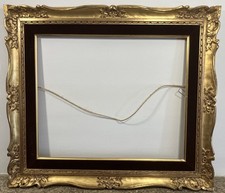 Cadre ancien 8F doré sculpté