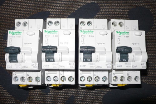 Disjoncteur a9n21028 - disjoncteur,