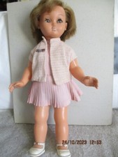 Poupée Bella habillée de ses vêtements d'origine