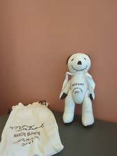 peluche Mary mascot marche
