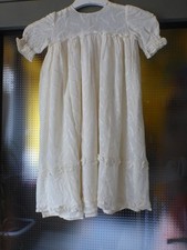 ancienne robe de baptême bébé poupée, fin XIXe brodée main,  dentelles