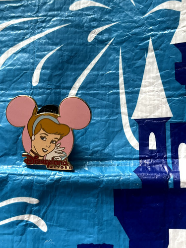 Disney pin trading - disney,