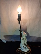 Lampe jeune Dame agenouillé