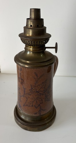 Ancienne lampe pétrole en - À,