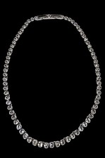 Elegant swarovski collier