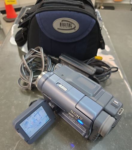 Sony ccd trv128 video camera - video,