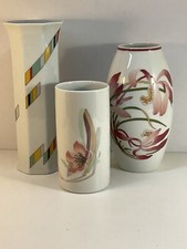 TROIS VASES PORCELAINE