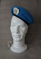 Béret bleu ONU Ets. Z.Beighau France T56 + insigne sans marque