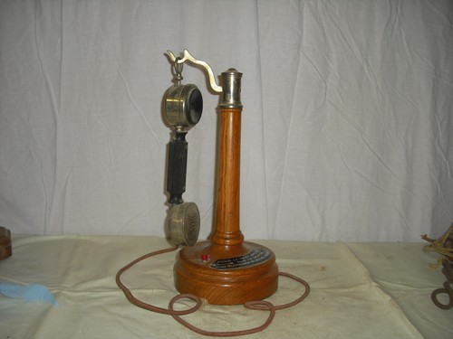 Ancien téléphone bois - ancien, en