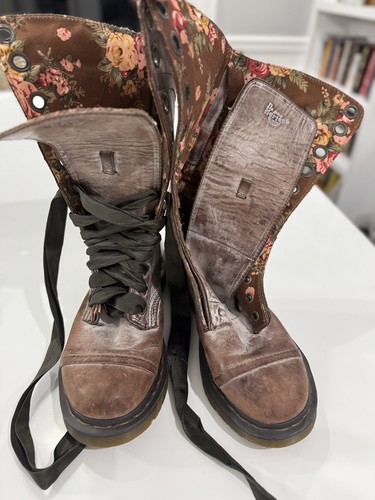 Martens women sz 8 - dr.,
