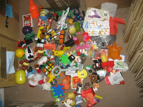 Lot petits jouets kinders - lot,