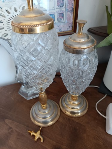 Lot carafes sur pied - 2, métal