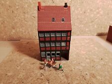 HELJAN HO. MAQUETTE DIORAMA. IMMEUBLE. MAISON DE VILLE