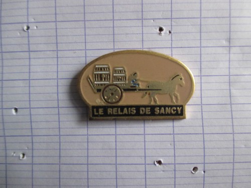 Pin caleche fut le relais - pin's,