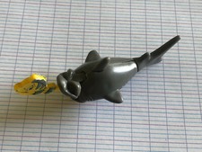 FIGURINE REQUIN MANGEANT LE