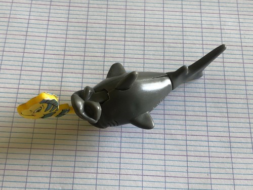 Figurine requin mangeant - figurine,
