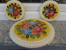DESSOUS DE PLAT + 2 DESSOUS DE BOUTEILLE  LONGWY FLEURS SUR FOND JAUNE