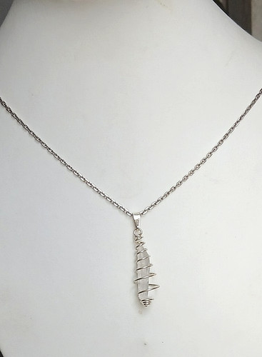 Pendentif ressort pointe