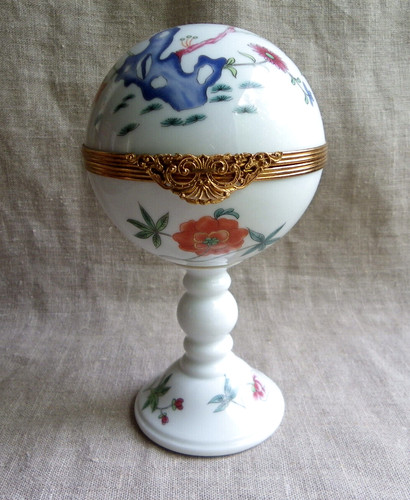 Boîte sphérique sur pied - boÎte,