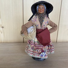 Paysanne au panier, ancien Santon de Provence S. Peirano