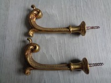 PAIRE DE CROCHETS EMBRASSE