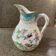 JOLI PICHET EN PORCELAINE
