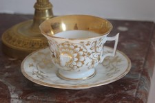 Tasse à pans en porcelaine dure de Paris, XIXe blanche et or (2)
