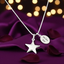 Collier En Argent Avec Gravure Personnalisée Dans Une Boîte Cadeau En Argent 925