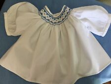  vintage  toute petite robe pour bébé / poupée/ smocks brodés main